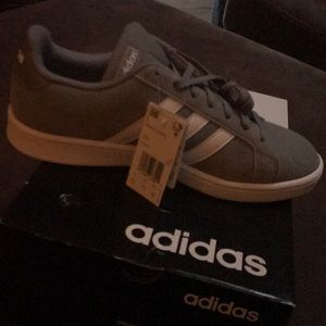 Adidas tennis sneaker